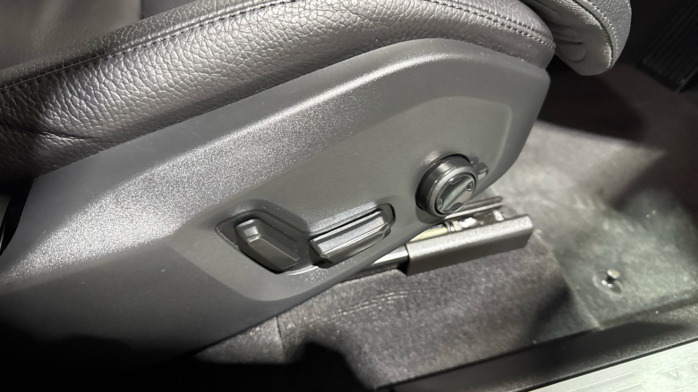 Volvo XC60 2.0 B5P Plus Dark 5dr AWD Geartronic Petrol Estate